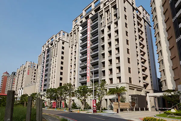 布拉格之鷹建案主視覺